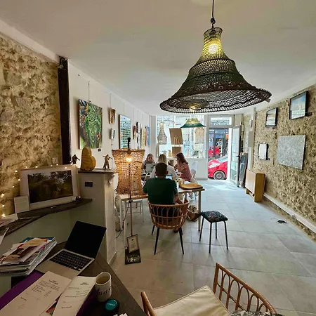 Maison En Plein Coeur De La Cite Medievale De Avec Jardin !